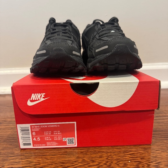 NEW Nike Zoom Vomero 5 Women's - Picture 5 of 5